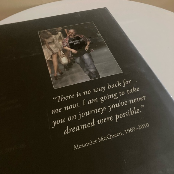 Alexander McQueen: Evolution - Mint Condition - Picture 2 of 6